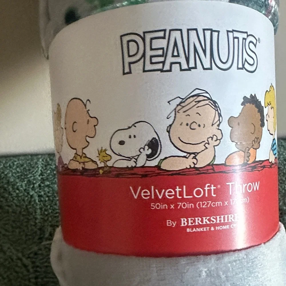 Berkshire Peanuts VelvetLoft Throw Blanket Snoopy Christmas Plaid Gray NEW!